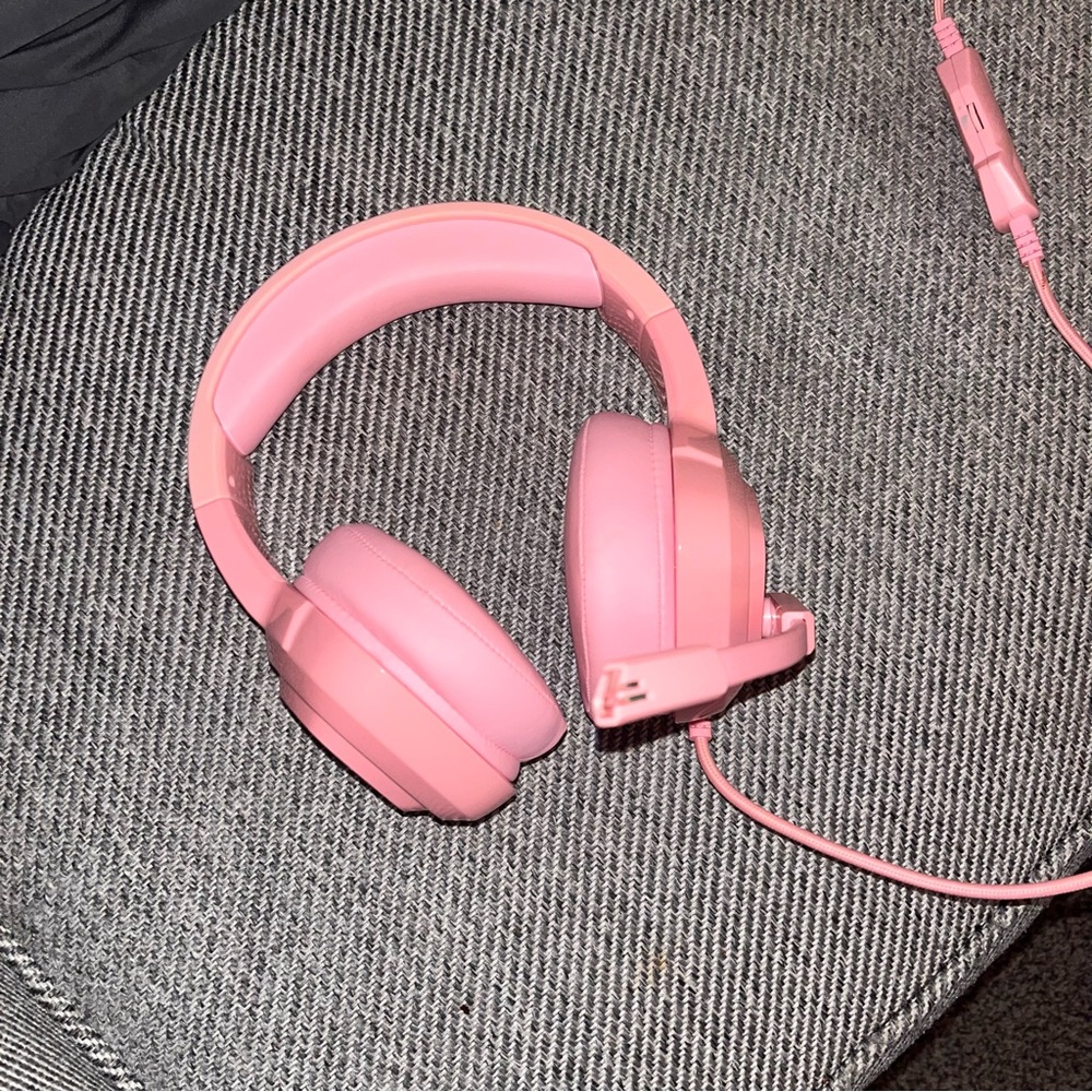 Pink Xbox headset for gaming